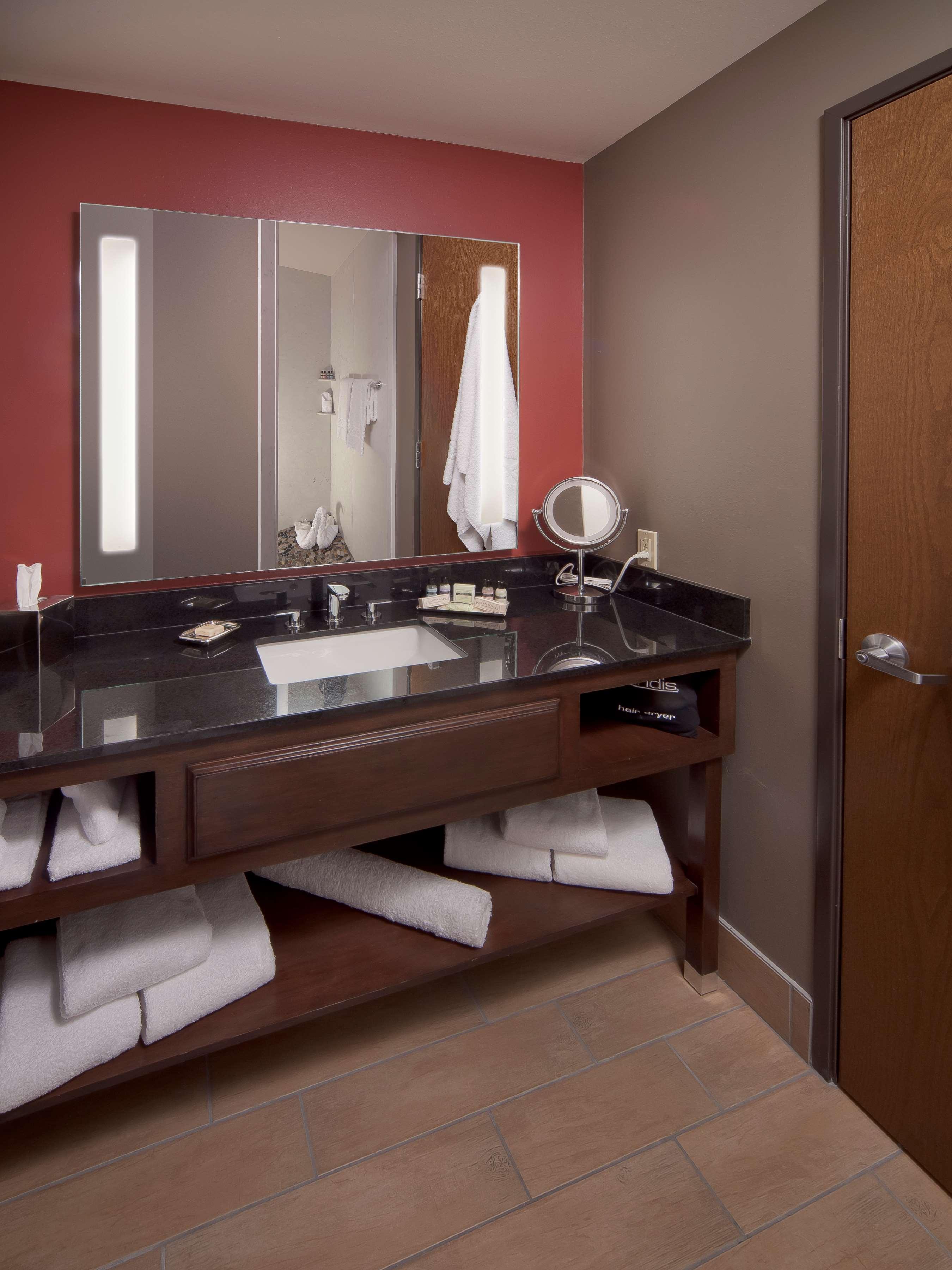 Best Western Premier Ivy Inn & Suites Коди Номер фото