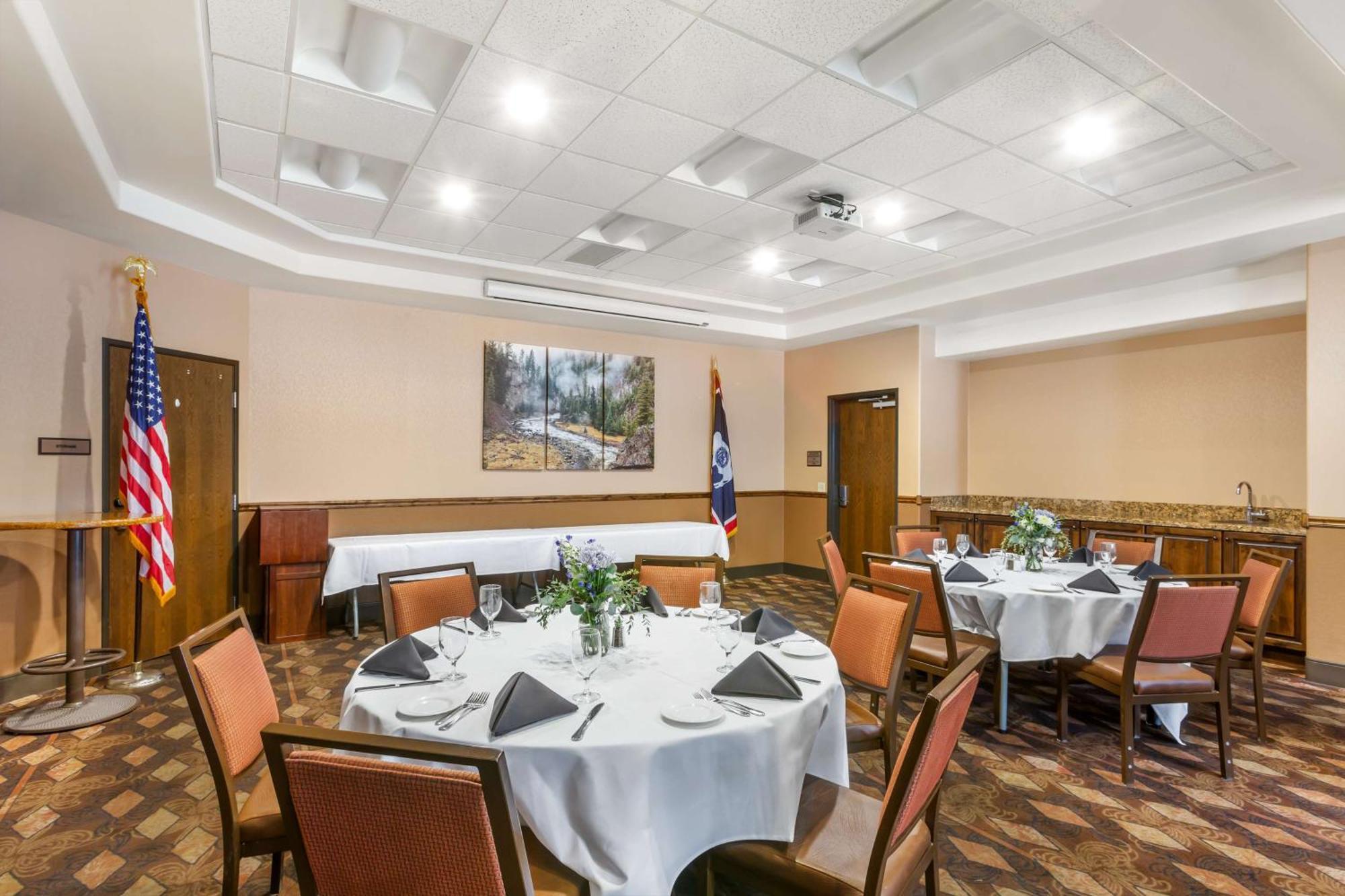Best Western Premier Ivy Inn & Suites Коди Экстерьер фото