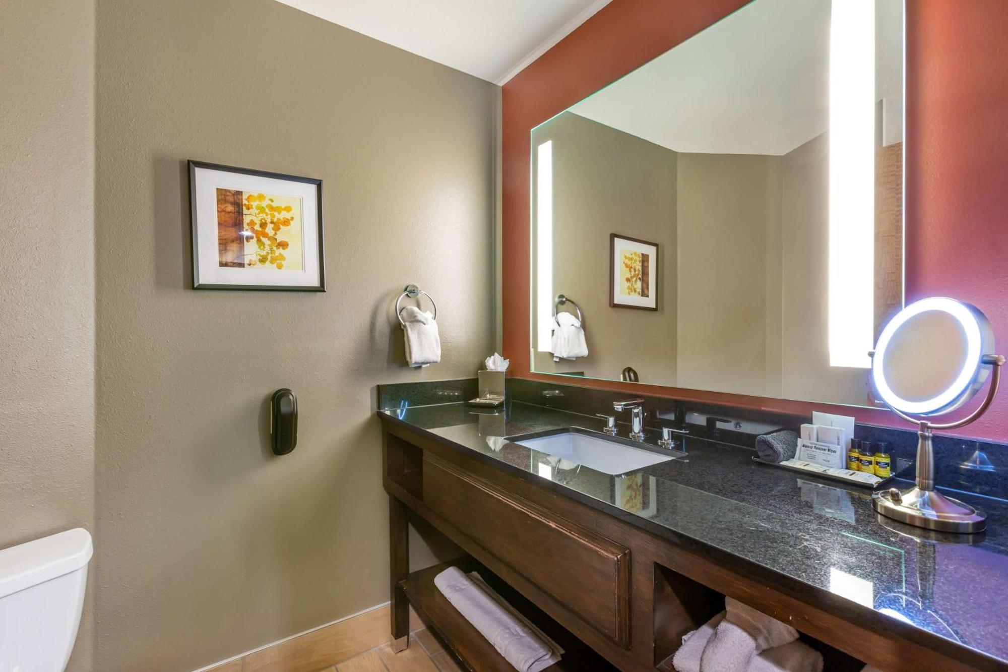 Best Western Premier Ivy Inn & Suites Коди Экстерьер фото