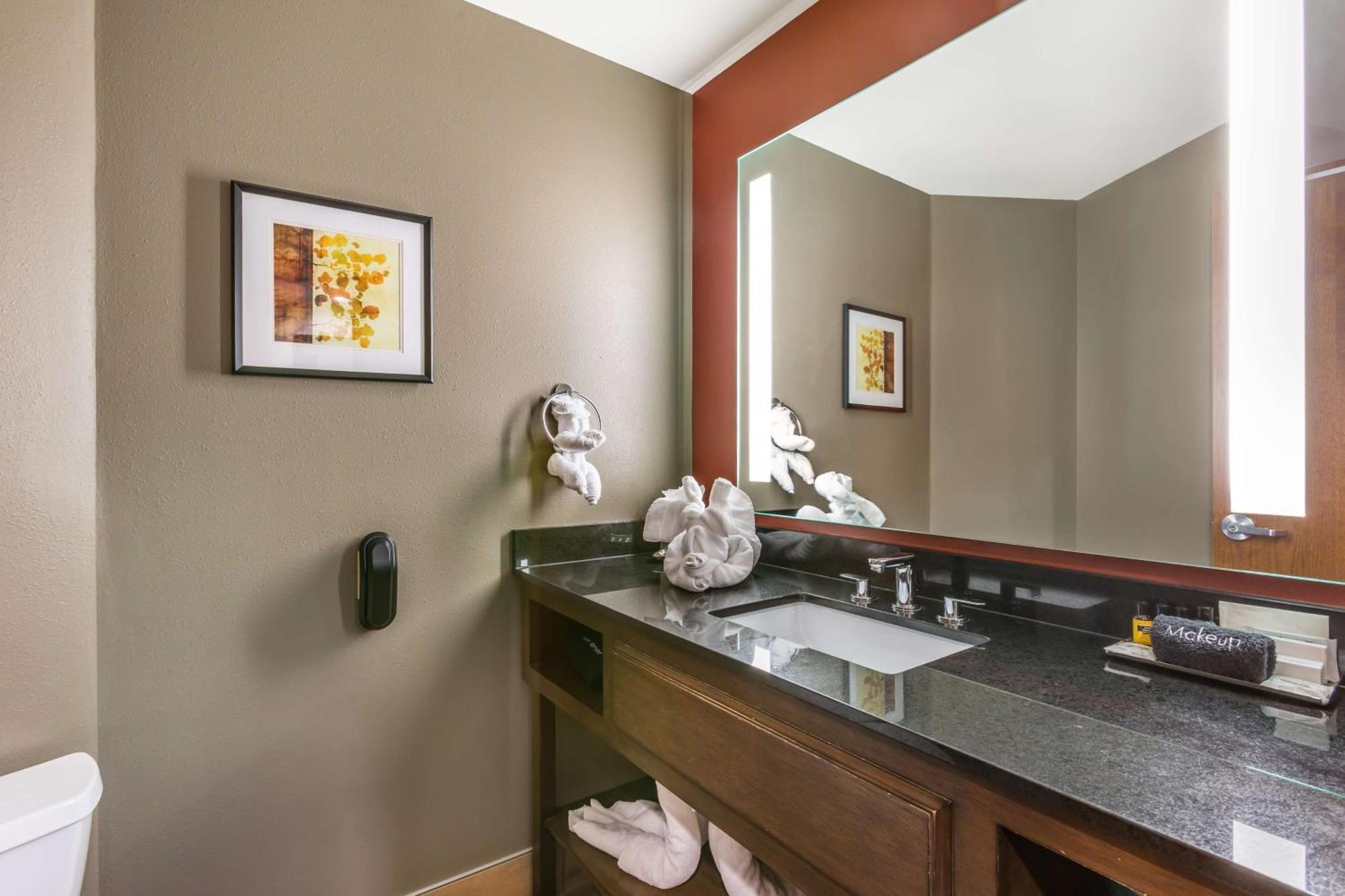 Best Western Premier Ivy Inn & Suites Коди Экстерьер фото