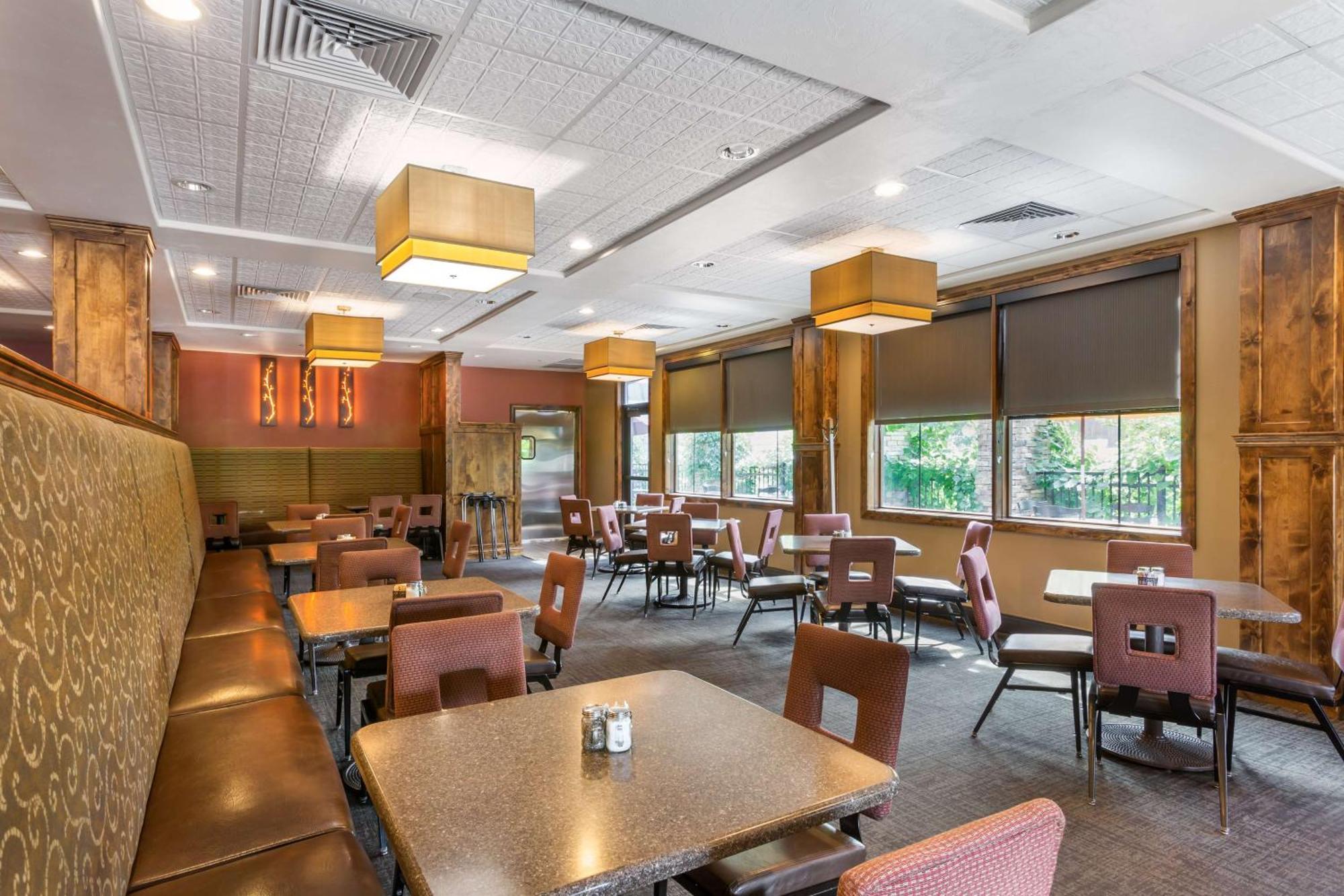 Best Western Premier Ivy Inn & Suites Коди Экстерьер фото