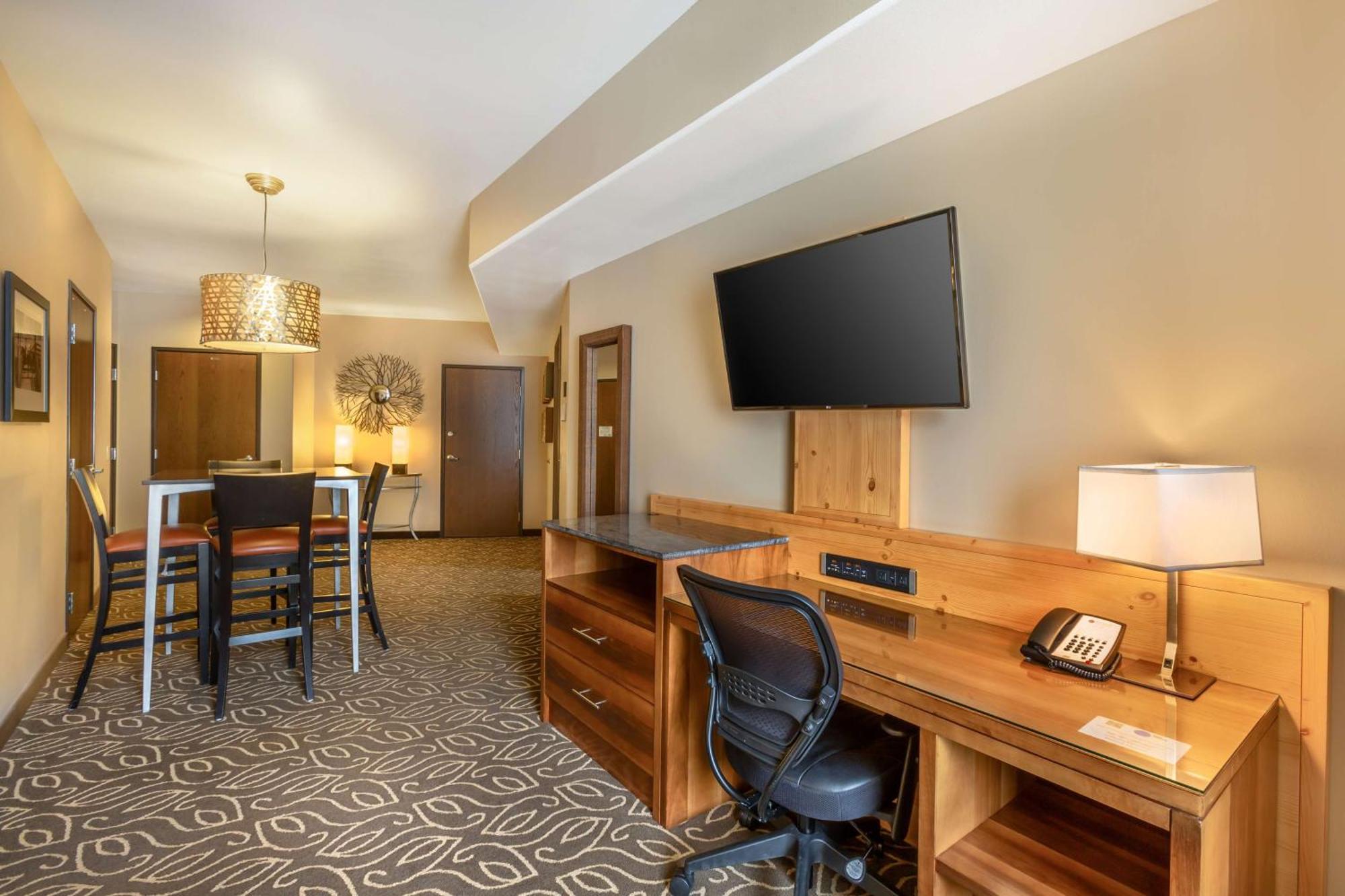 Best Western Premier Ivy Inn & Suites Коди Экстерьер фото