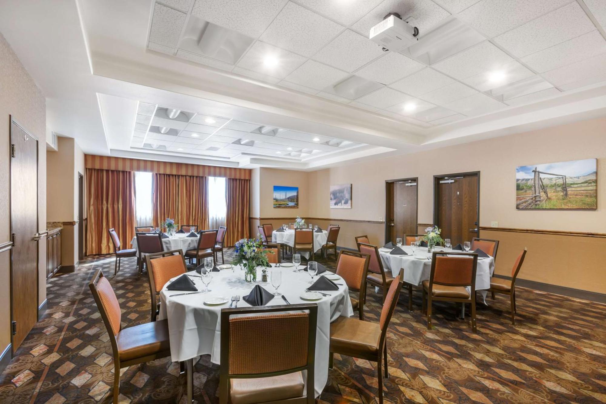 Best Western Premier Ivy Inn & Suites Коди Экстерьер фото