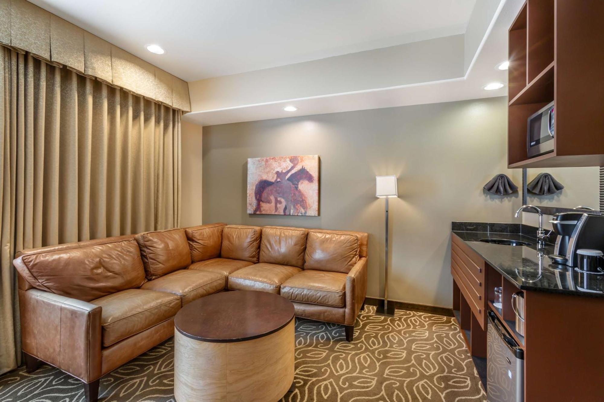 Best Western Premier Ivy Inn & Suites Коди Экстерьер фото