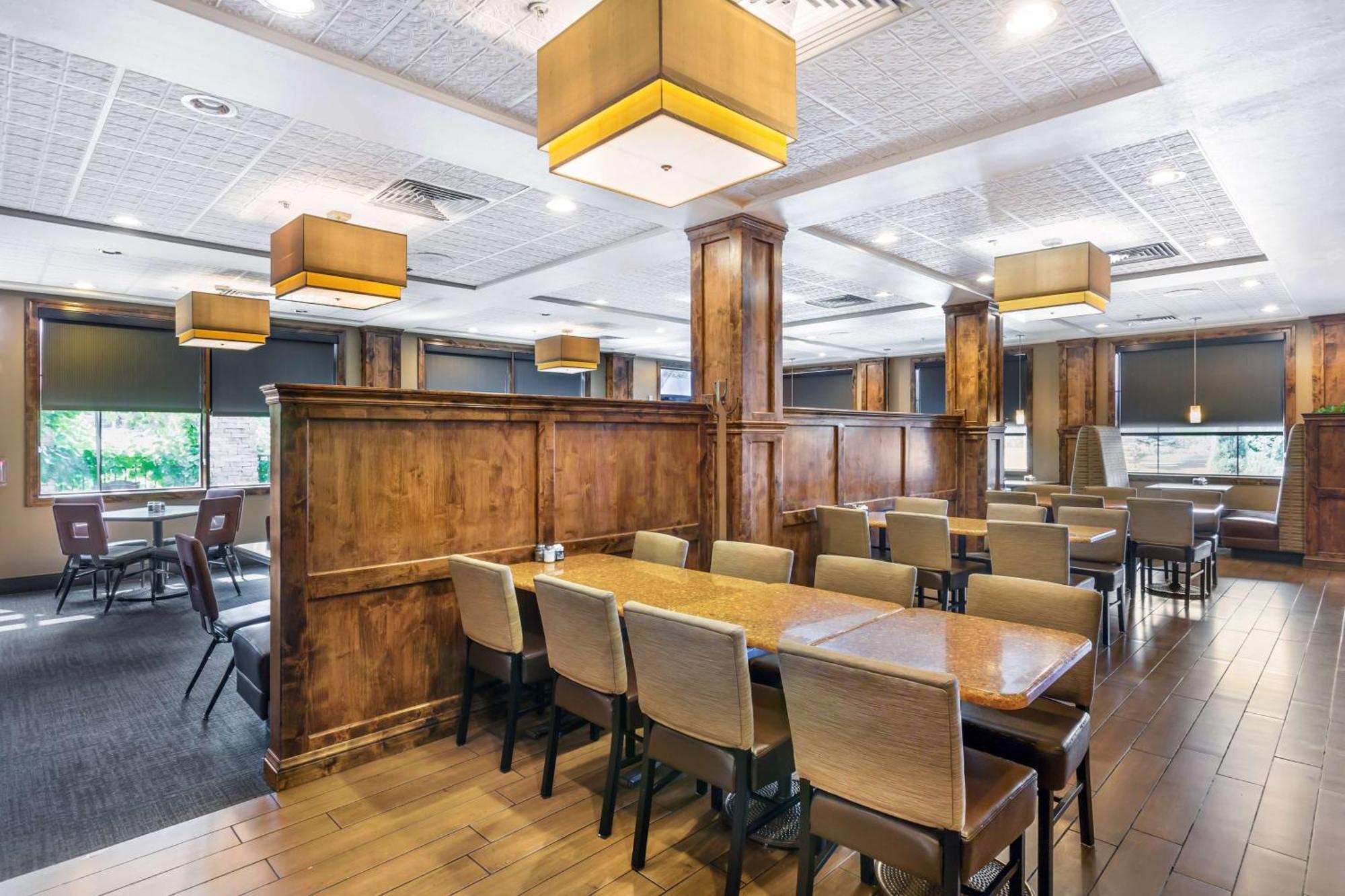 Best Western Premier Ivy Inn & Suites Коди Экстерьер фото