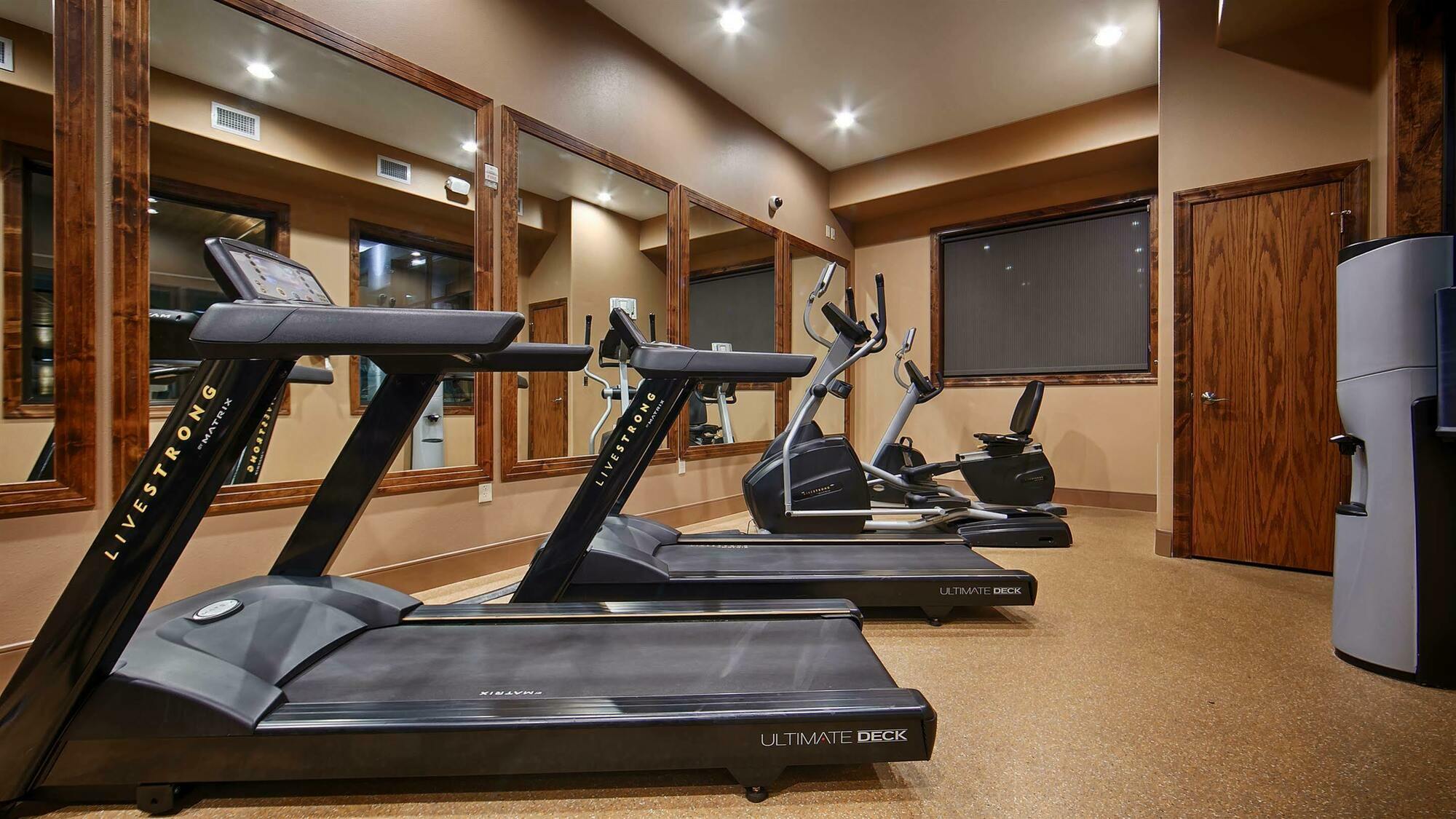 Best Western Premier Ivy Inn & Suites Коди Экстерьер фото